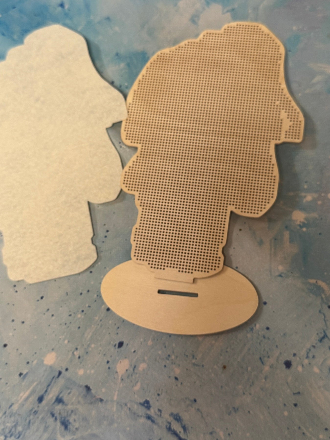 Kit de point de croix Chibi – Choisissez n'importe quel personnage Chibi | Modèle imprimé, fils DMC et base en bois ou acrylique